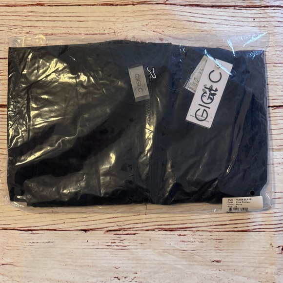 NWT GiGi C Kina Romper in Black Sz M - Picture 4 of 8